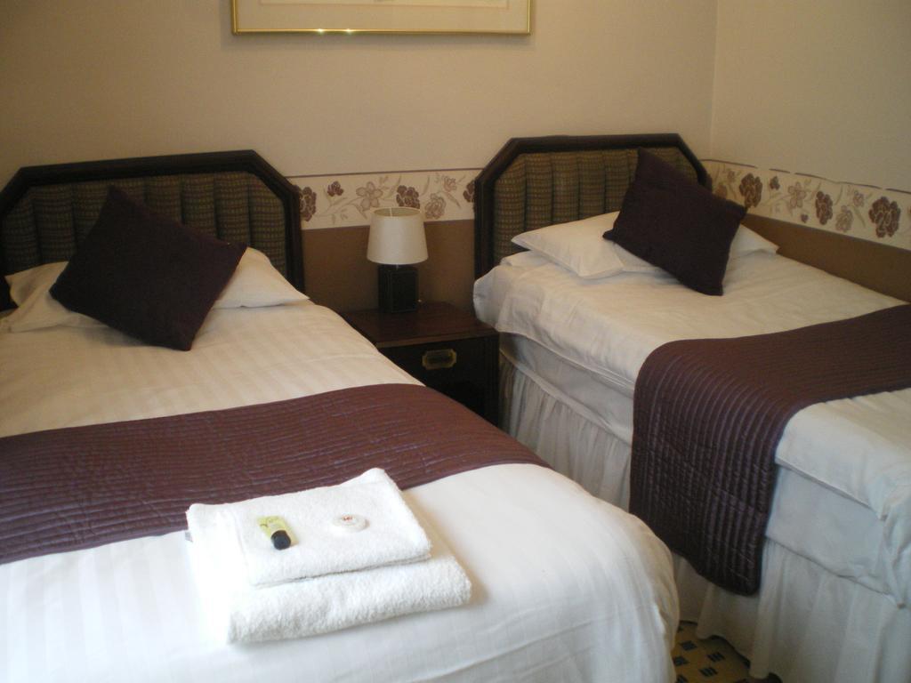 Crown Hotel Пуллгелі Номер фото