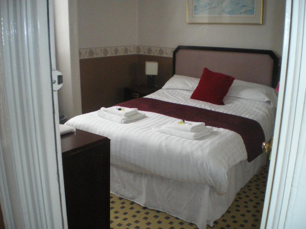 Crown Hotel Пуллгелі Номер фото