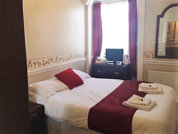 Crown Hotel Пуллгелі Екстер'єр фото