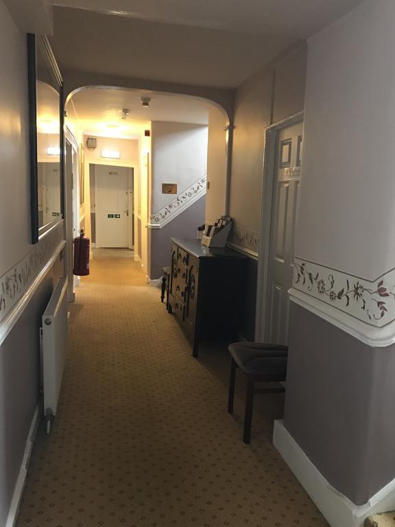 Crown Hotel Пуллгелі Екстер'єр фото