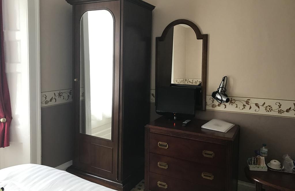 Crown Hotel Пуллгелі Екстер'єр фото
