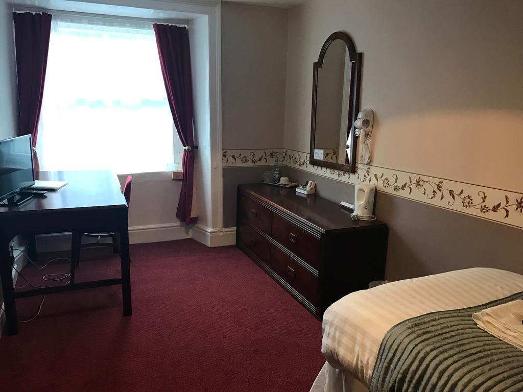Crown Hotel Пуллгелі Екстер'єр фото