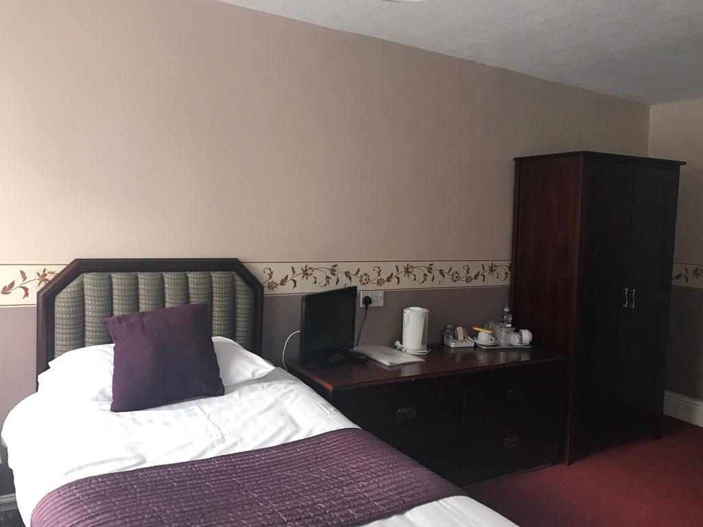 Crown Hotel Пуллгелі Екстер'єр фото