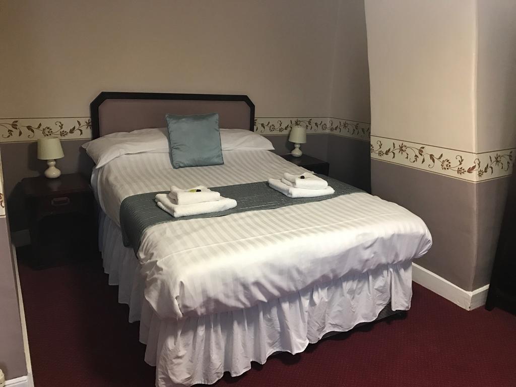 Crown Hotel Пуллгелі Екстер'єр фото